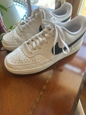 Nike Low Vision White/ Black Sneakers with Black Swoosh: worn a few times size 8